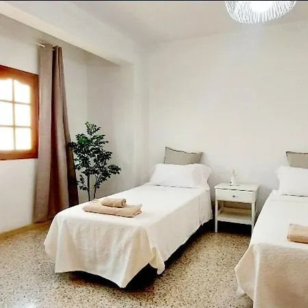 Apartment Minutes From Airport - 2 *