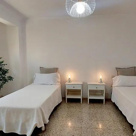 Apartment Minutes From Airport - 2