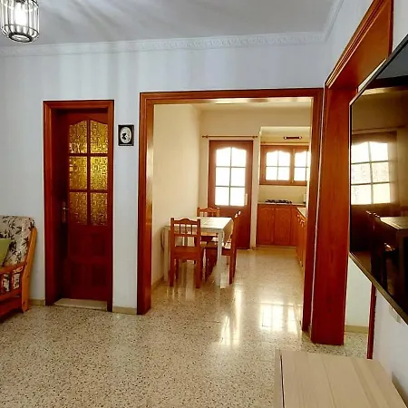 Minutes From Airport - 2 *
