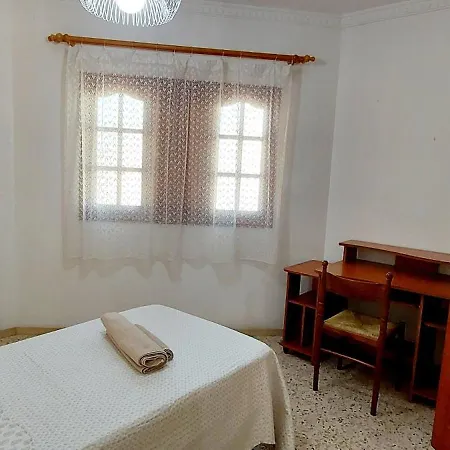 Minutes From Airport - 2 Apartment *