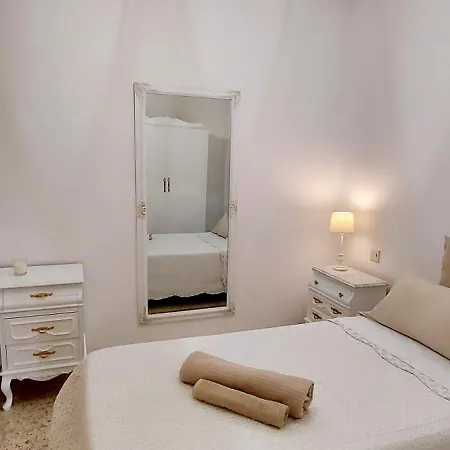Minutes From Airport - 2 * Vecindario (Gran Canaria)
